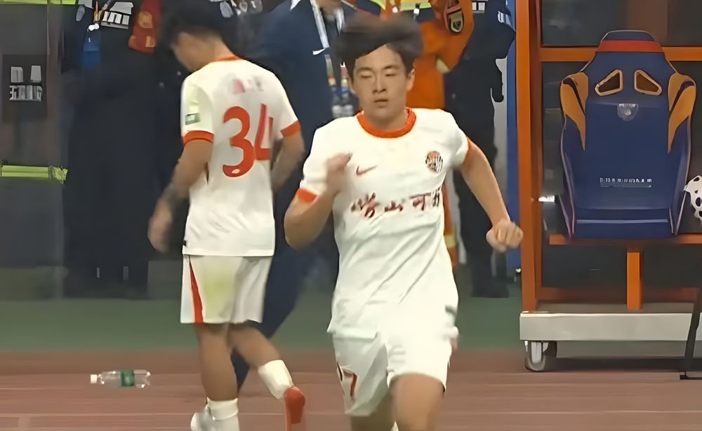 世界杯高清比赛直播地址-“中超神童”被盯上了！南美球探：习惯低头带球，阅读比赛稚嫩